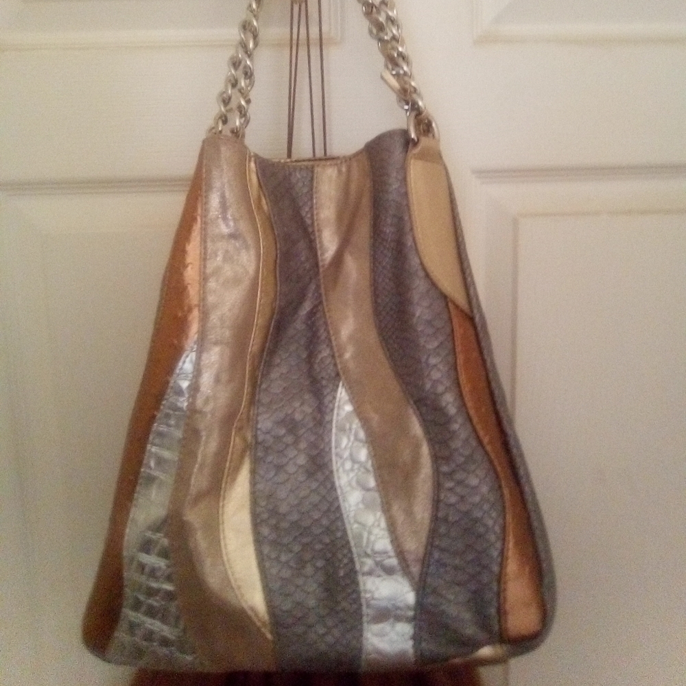 💥Handbag NWOT Metallic tote handbag - versatile 😻